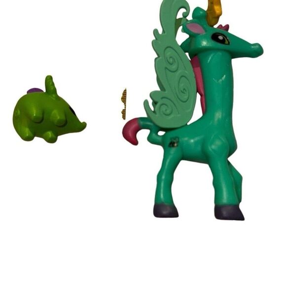 Animal Jam Multicolor Dress-Up Closet Giraffe Elephant Toy Figure Accessories - Picture 2 of 4